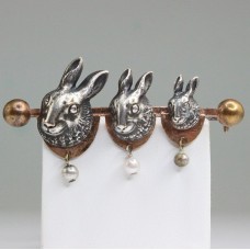 brosa victorana " Rabbit family ". rolled gold. cca 1850-1880